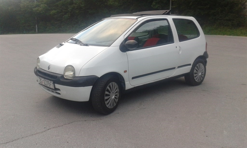 Illustration for article titled Arranged to see a white Twingo, but...